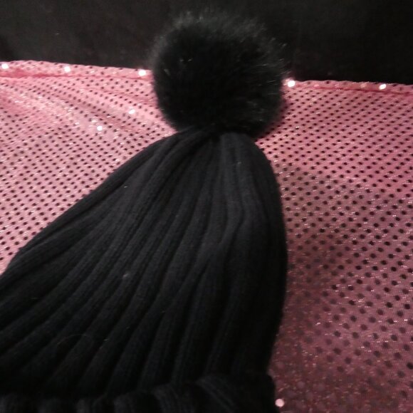 H&M | 4-8 years | Ribbed Navy Winter Hat With Pom Pom *Has a small hole - Picture 8 of 13